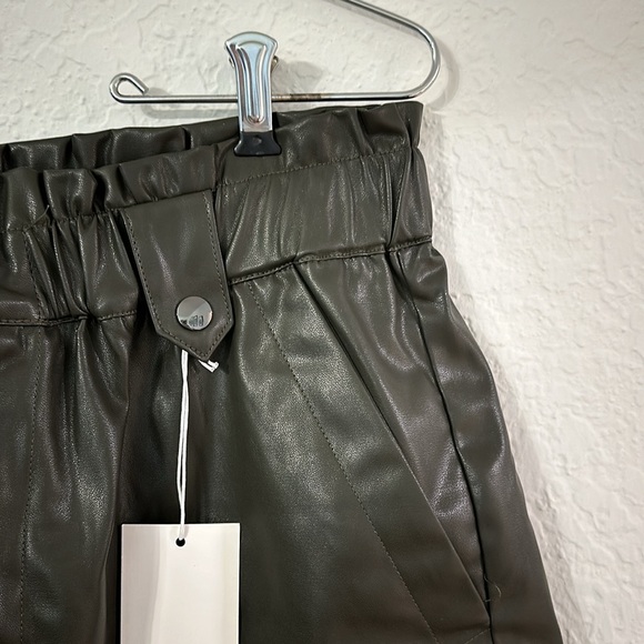 Dear John faux leather shorts  - Large - Picture 3 of 7